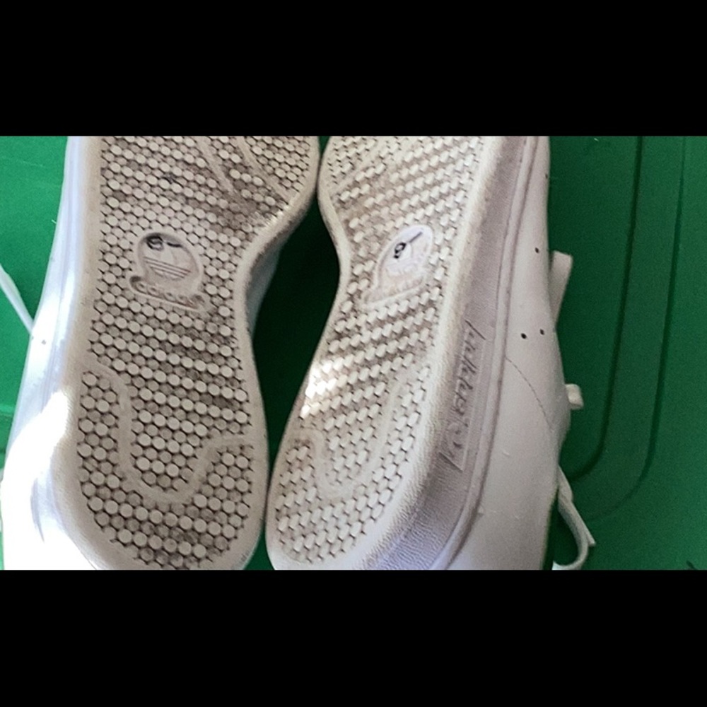 Adidas Classic White and Green Shoes - Picture 8 of 10